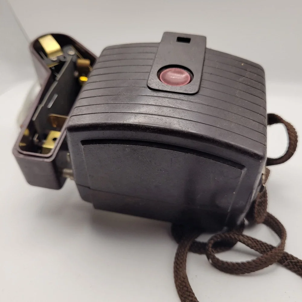 Vintage Kodak Brownie Holiday Flash Camera Dakon Lens Kodalite Flashholder
